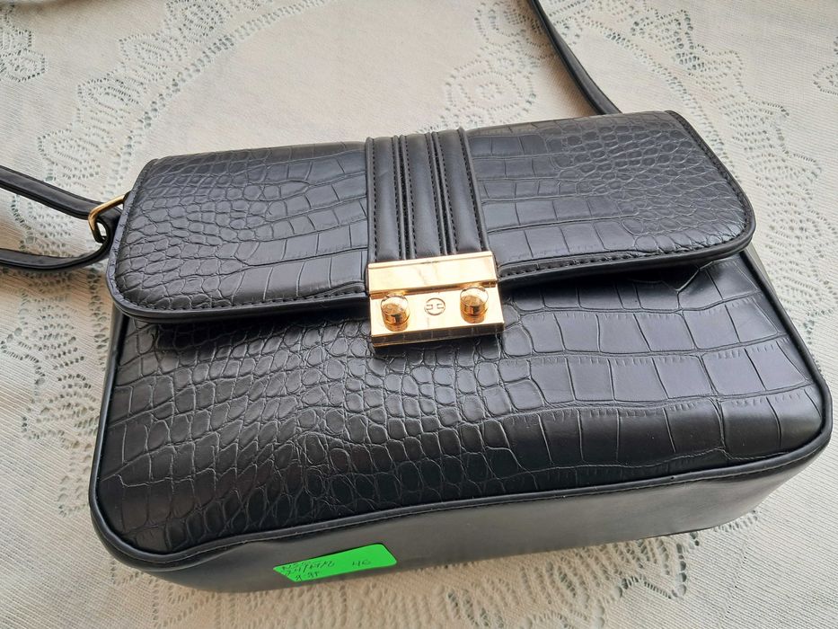 Кожено яке и дамски чанти