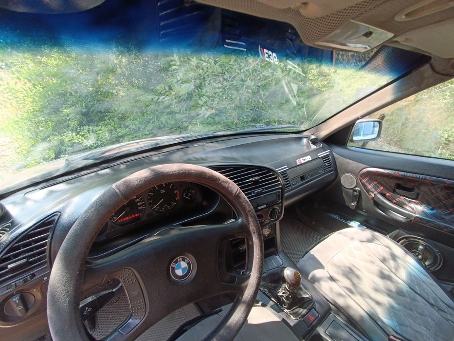 Продам машину BMW e36 318i