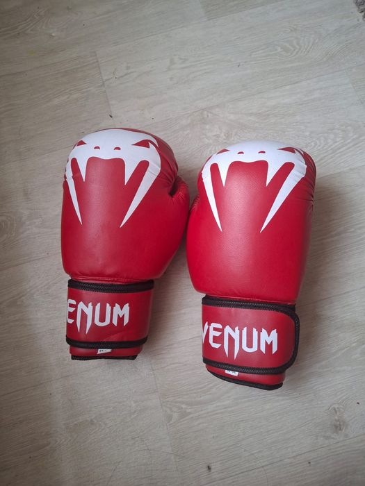 Боксерские перчатки