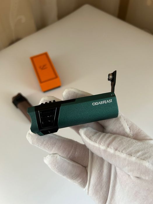 Запалка за пури с 4 турбо пламъка и пънч - 2 цвята