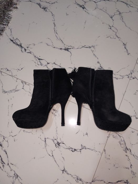 Botine  nr 37, purtate o singura data.