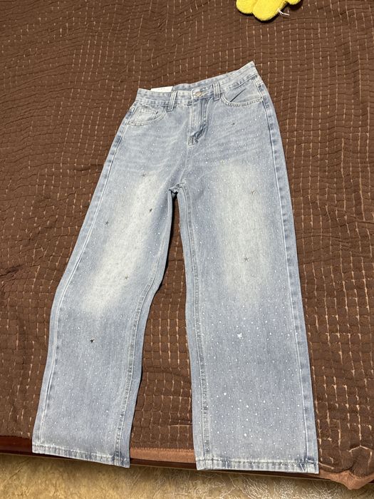 Джинсы со стразами новые