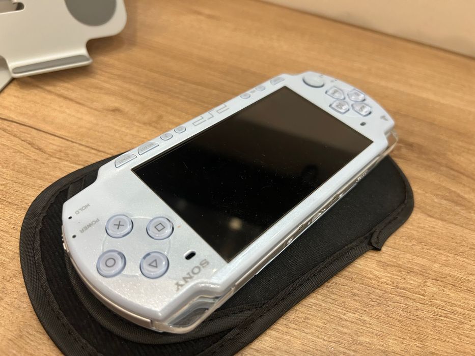 Sony PlayStation Portable PSP 2000 Modat + Jocuri