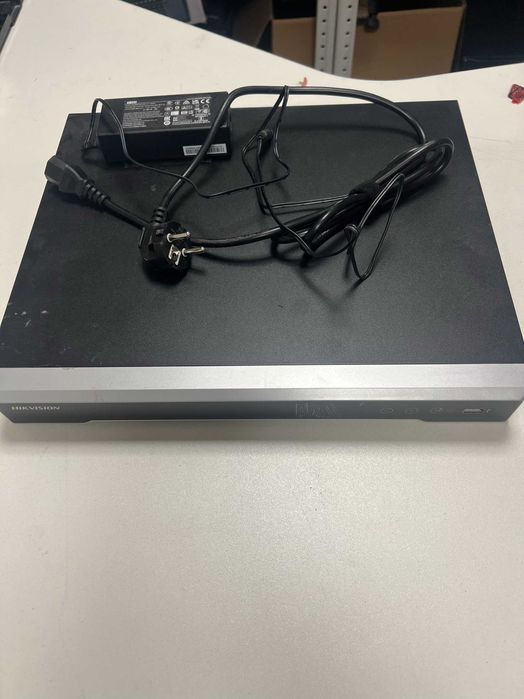 Видеорегистратор Hikvision DS-7616NI