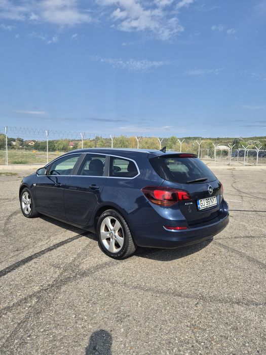 Opel Astra J - 2011