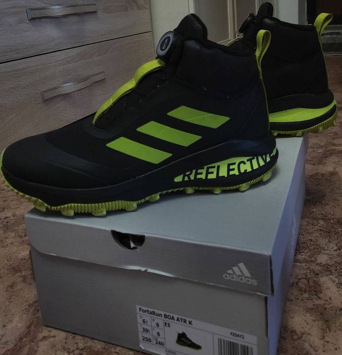 Кроссовки Адидас