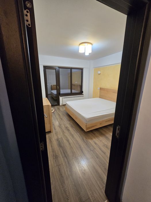 Ofer spre închiriere apartament 3 camere in Valea Lupului