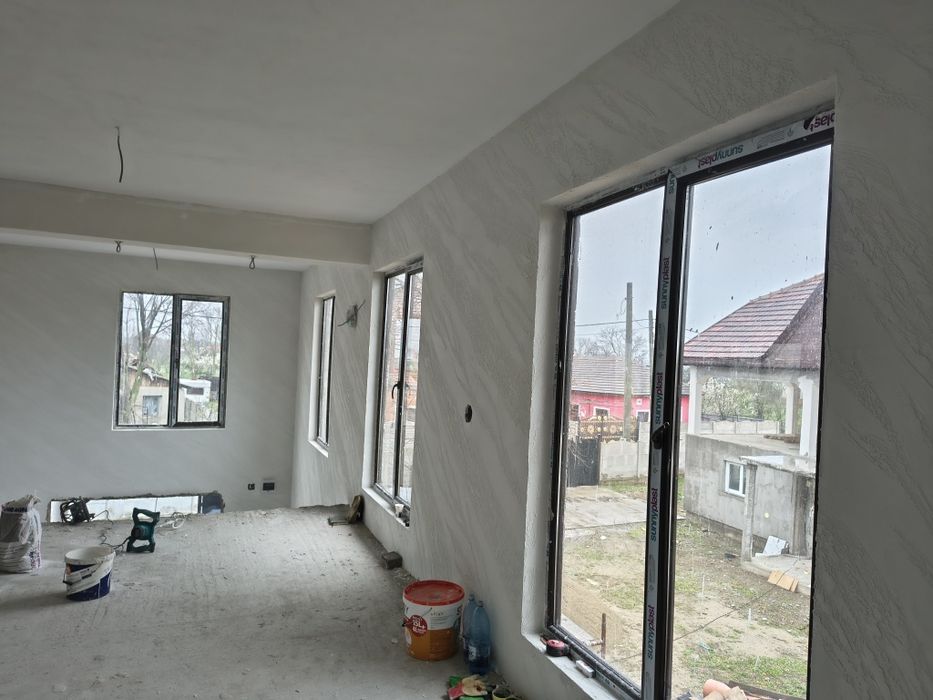 Echipa construcții interioare exterioare