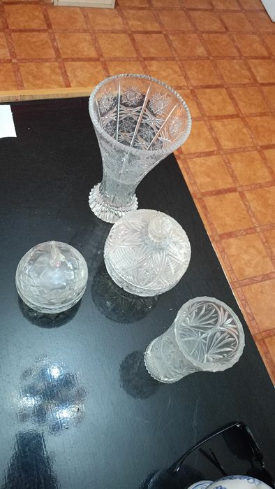 Кристална ваза и купи