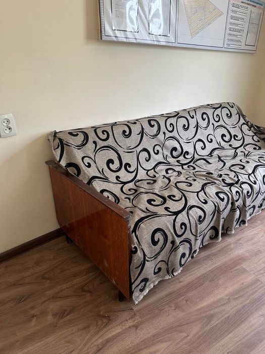 Divan sotiladi rossiyskiy