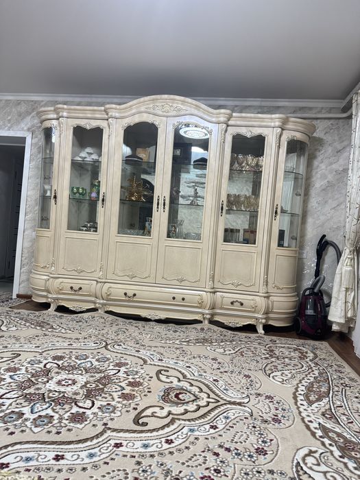 Сервант гостиной мебел