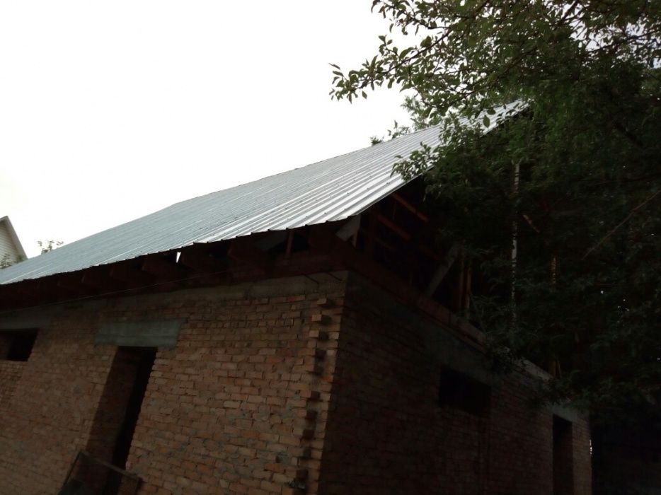 Продам дом недостроенный кирпичный