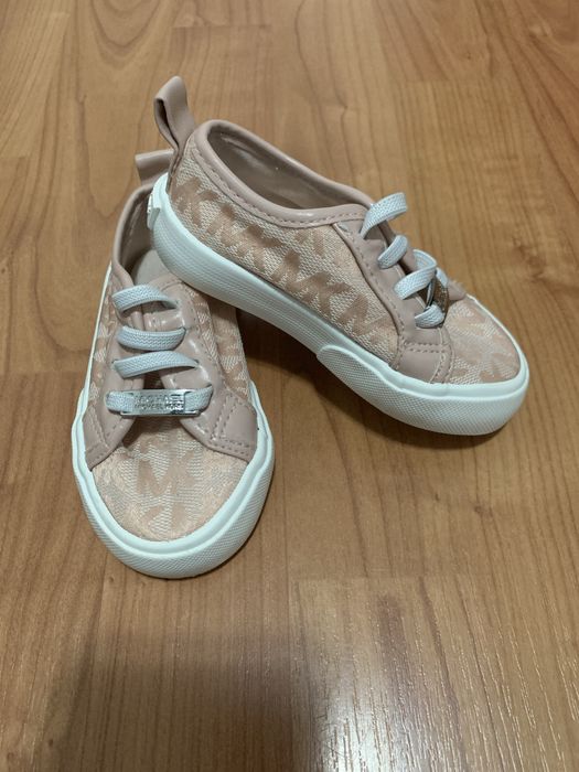 Tenesi Michael Kors copii