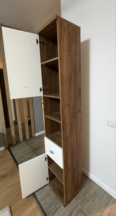 Dulap baie modern stejar/alb – spațios, stare foarte bună