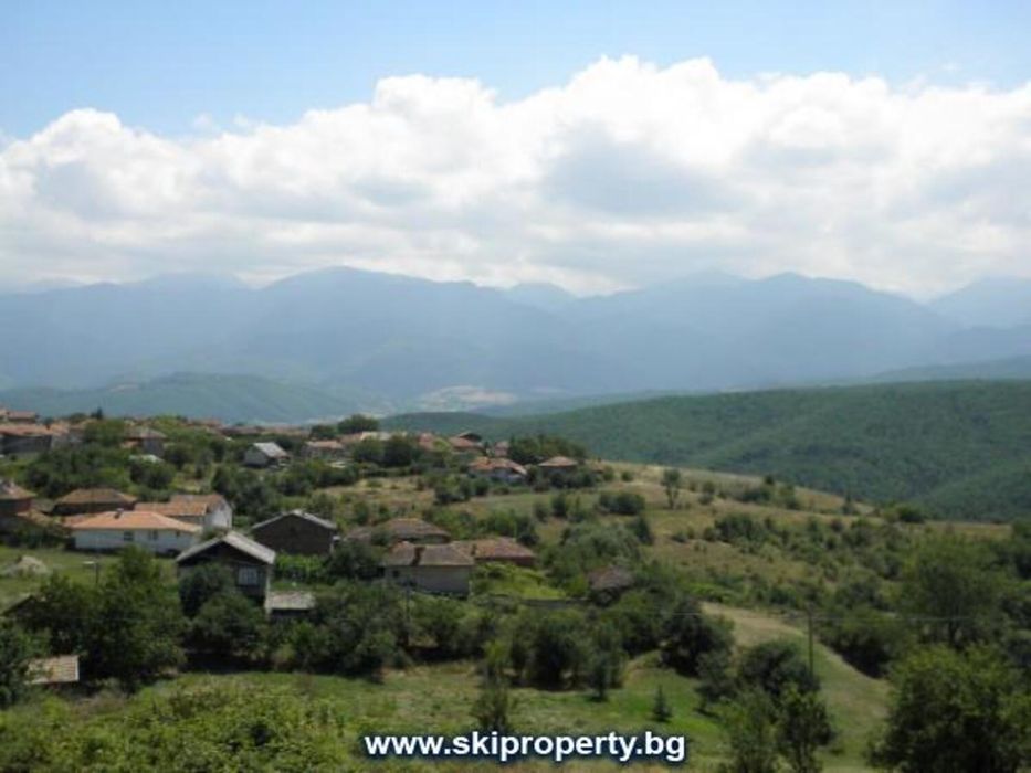 Имот с гледки към планината в Гуцал!