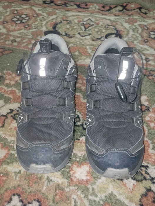 Ботинки фирменные Salomon на мальчика 36 размер в хор. сост.