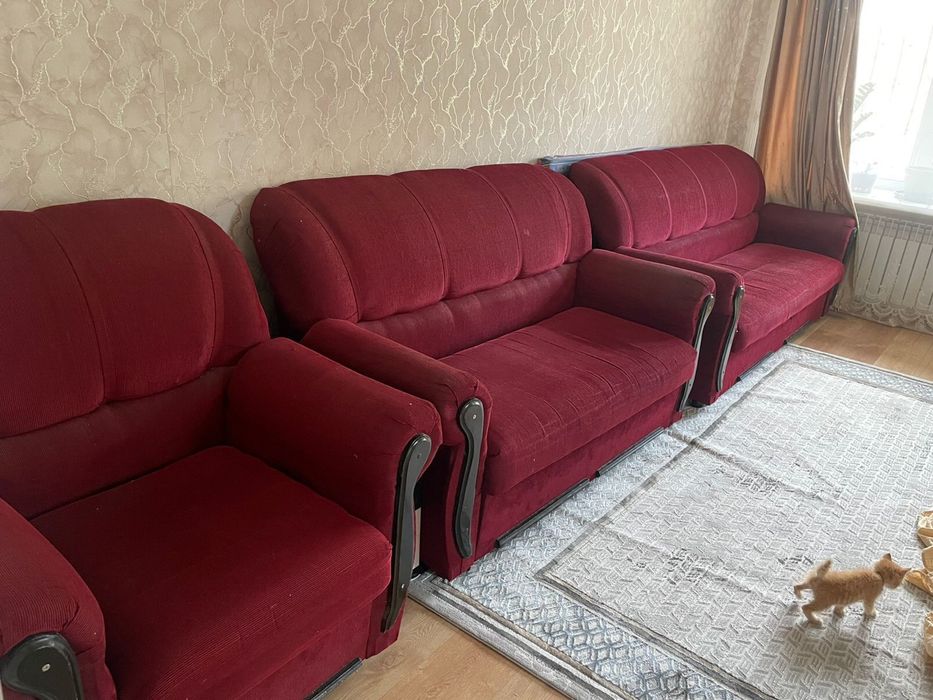 мягкой мебели — диван-тройка