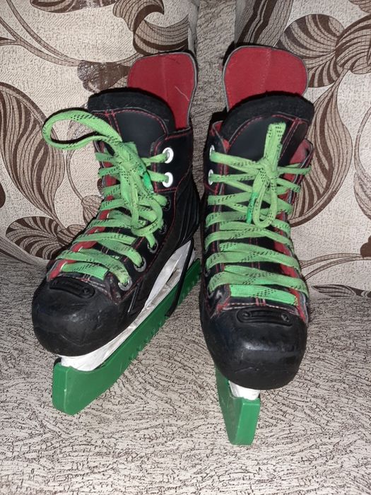 Продам хоккейные коньки