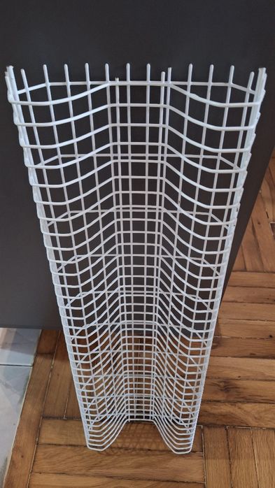 Продавам стелаж за чинии