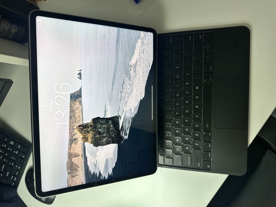 iPad Pro 12.9 M2 (6-е поколение) A2437, 128 GB, клавиатура