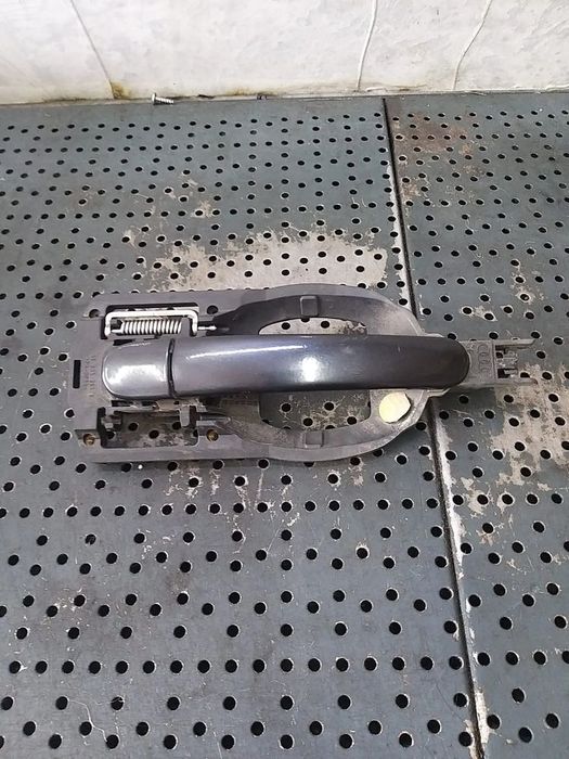 Maner usa dreapta fata audi a2 8z0 153352010