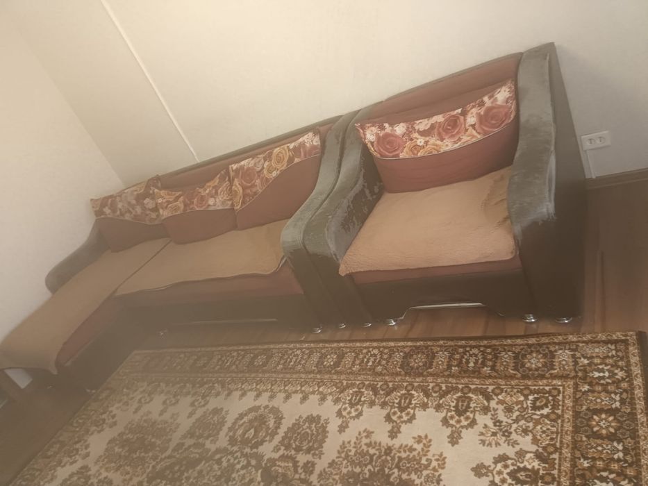 Отдам диван  и кресло в гостиную