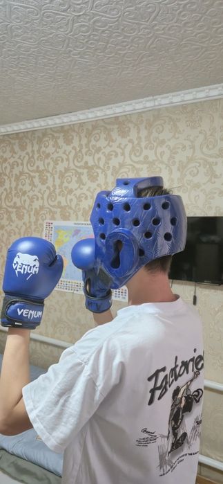 Шлем и перчатки для таеквондо