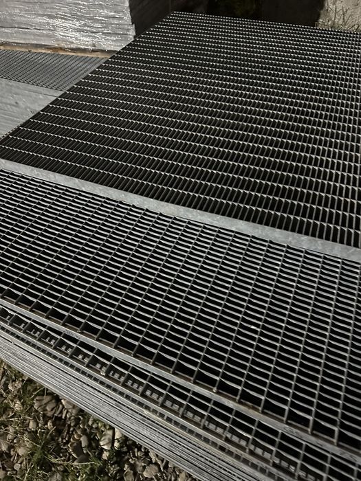 gratare zincate sau trepte zincate