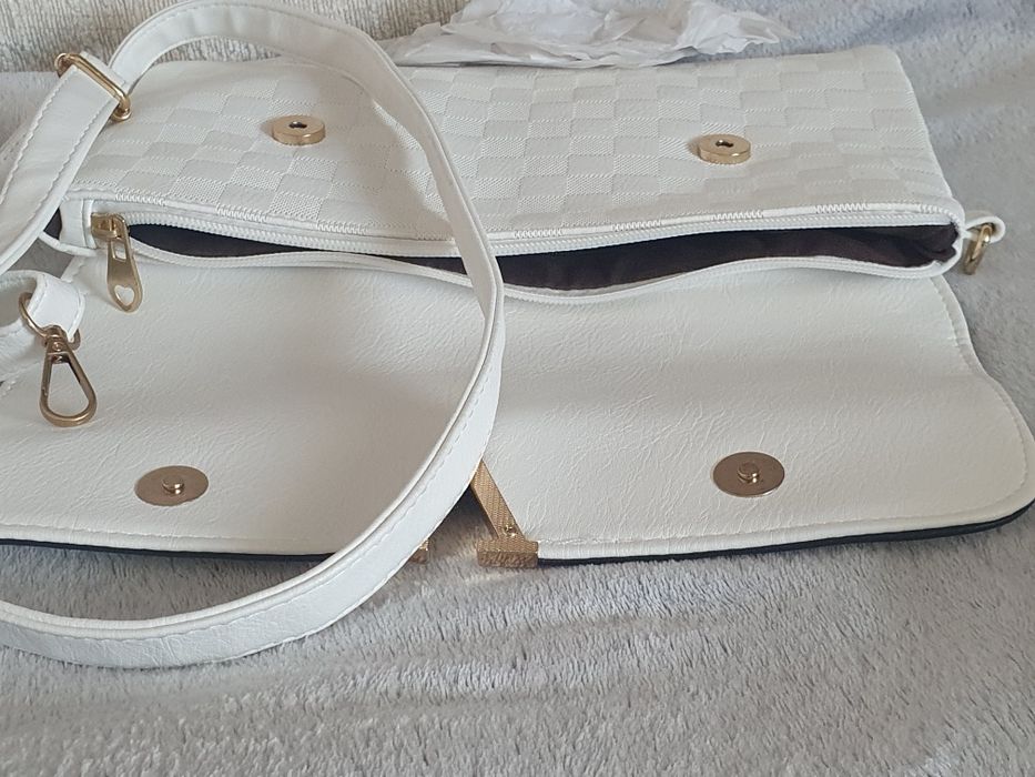 Бяла клъч чанта еко кожа нова