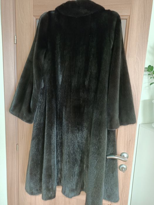 Продам шубу норковую.