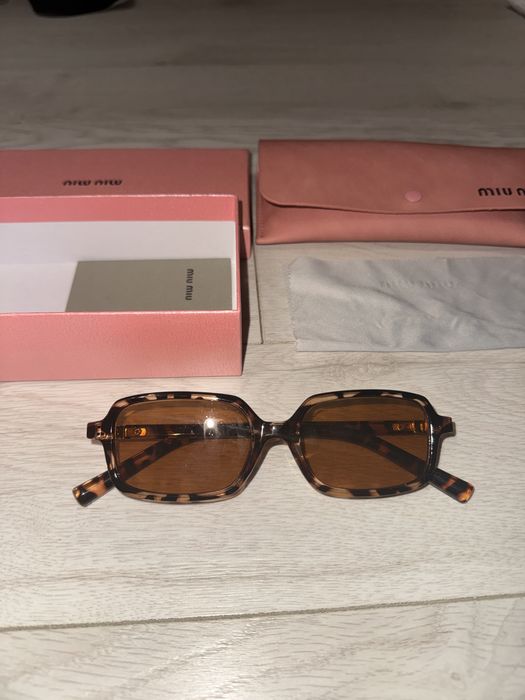 Слънчеви очила на Miu Miu