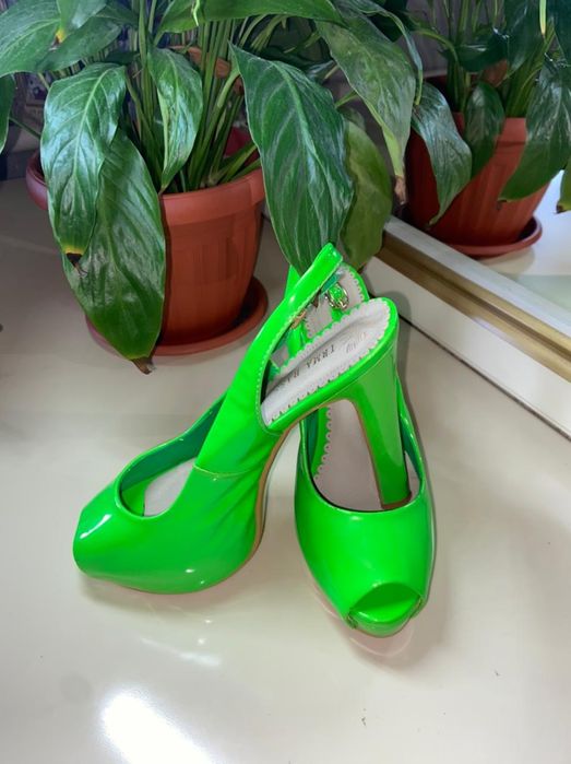 Женская обувь, новая