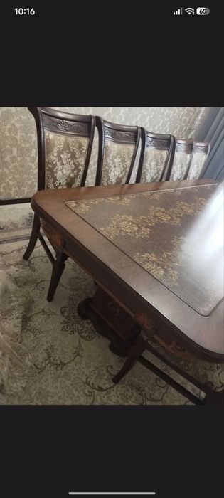 Mehmonxona uchun yong'oq daraxtidan