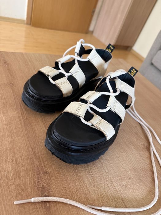 Dr. Martens Nartilla гладиаторски сандали на платформa