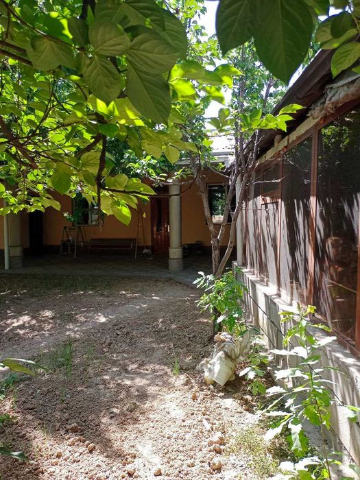 СРОЧНО сотилади. Тошкент шаҳри магистрал кўча юзасидаги участка.