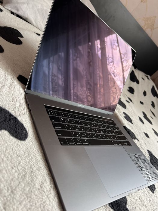 Продам MacBook Pro 15 2018