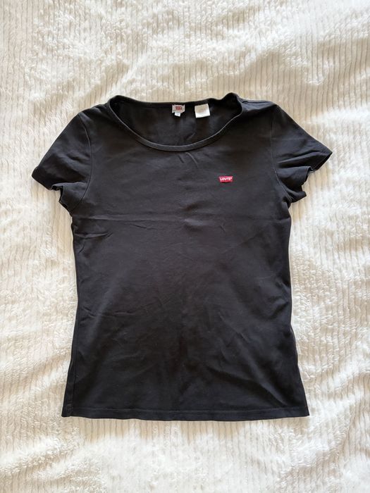 Две тениски guess с подарък - трета levis