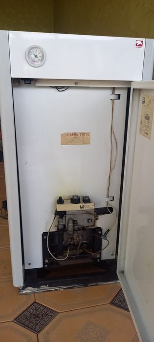 Газовый котел , напольный
