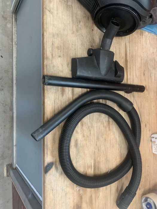 Прахосмукачка с торбичка и регулиране на мощността BOSCH BGB2X111