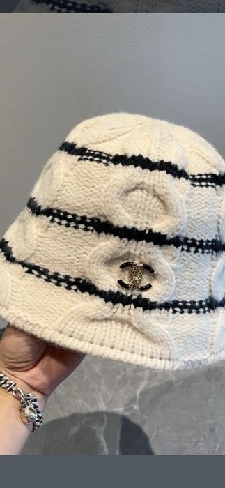 Pălărie Chanel model 2026