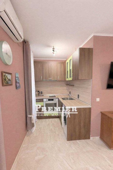 Продава се двустаен апартамент в Равда, само на 200 метра от морето.