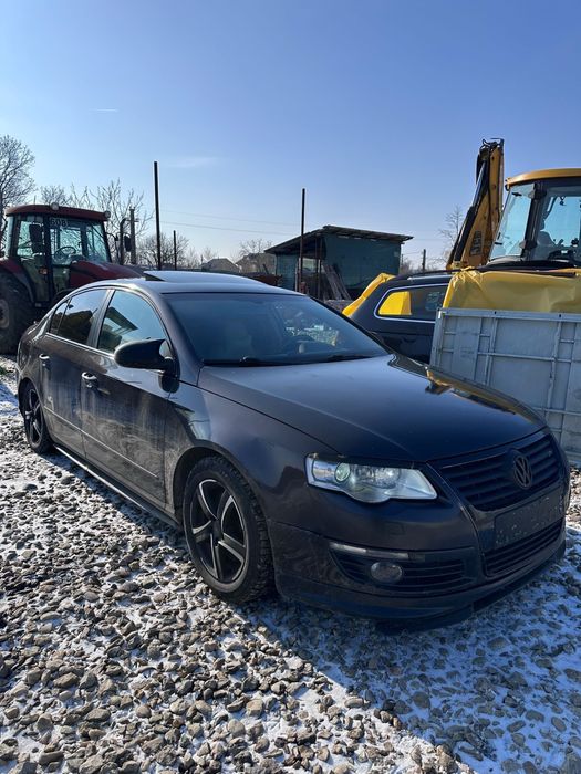 Vând Passat b6 avariat