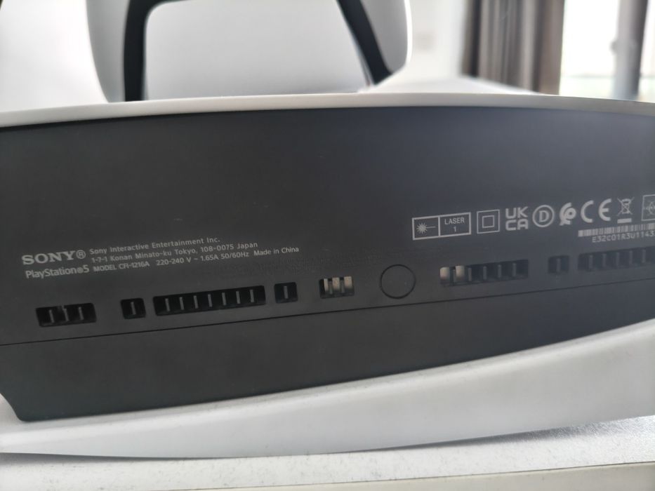 Playstation 5 cu jocuri de vânzare.