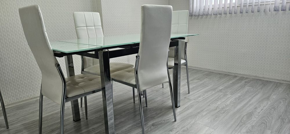 Трапезна маса с шест стола