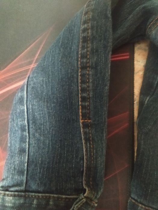 Продам курточки на мальчика и девочку