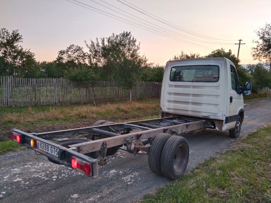 Vand două Iveco șasiu