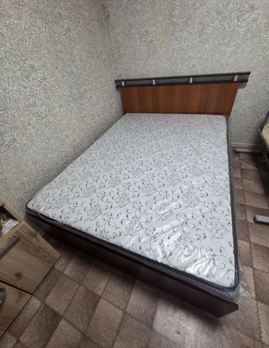 Продам двухспальнюю кровать