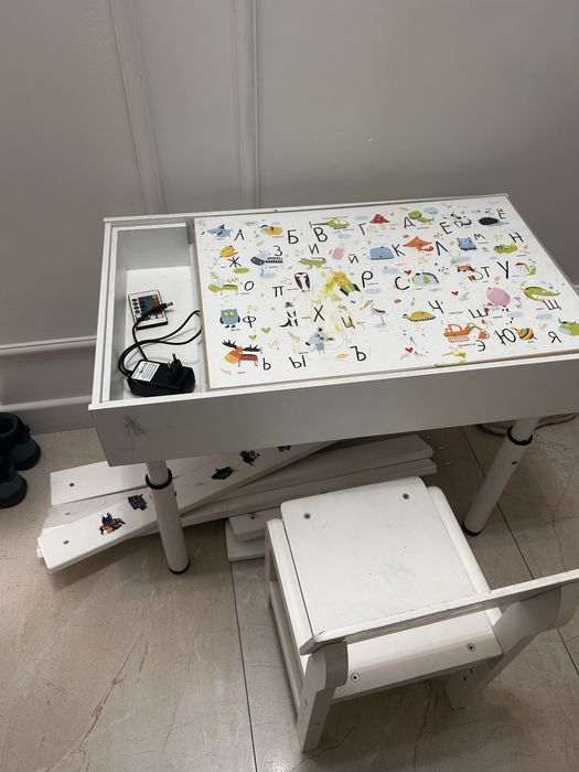 Продам стол детский качественный