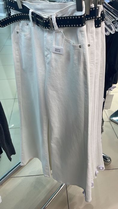 Ақ шалбар и ремень