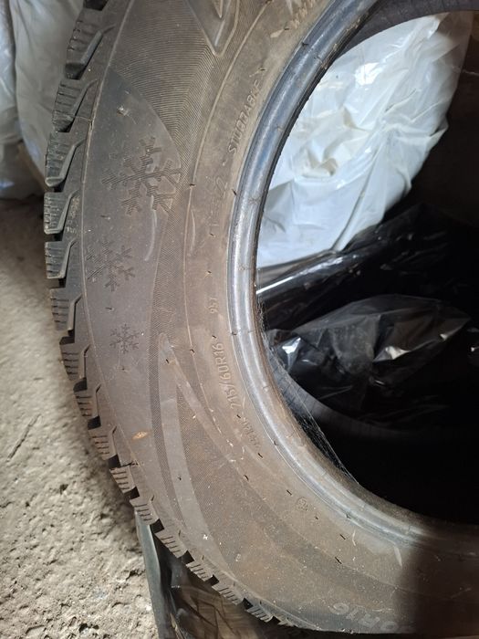 Продам Автошины 215 60 R16